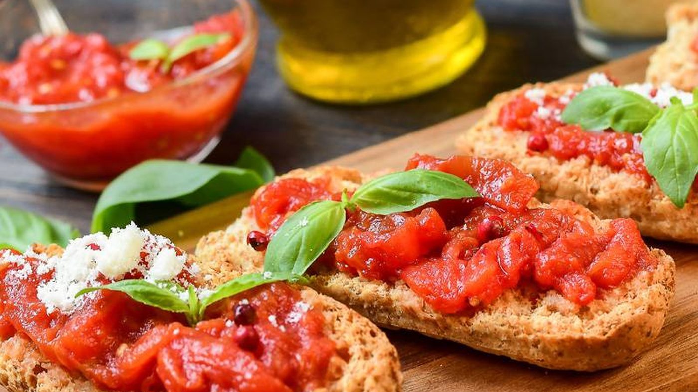 Bruschetta con tomate y aceite de oliva